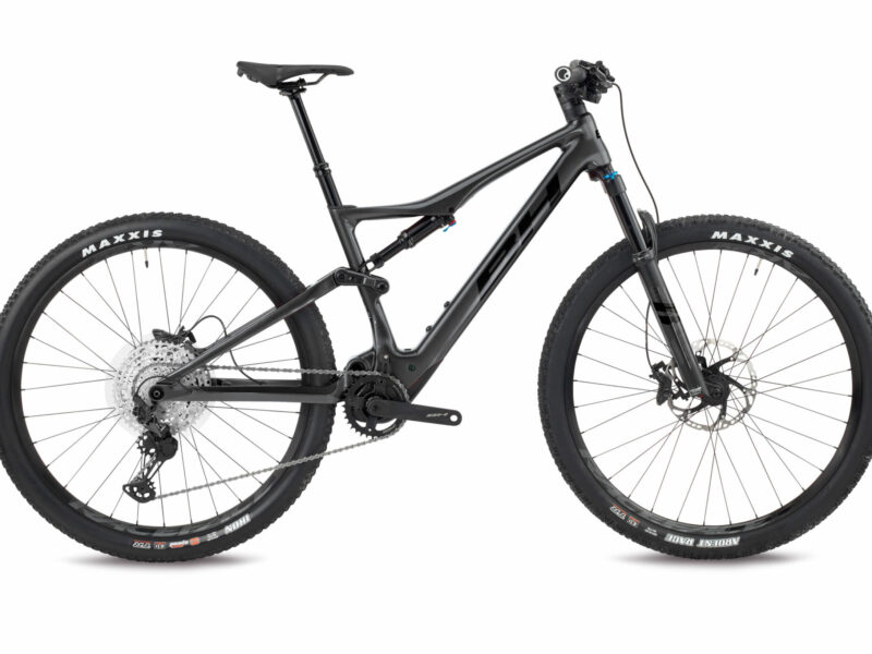 RENT A E-BIKE BH ILYNX RACE CARBON LT 7.6 IN SANTA POLA